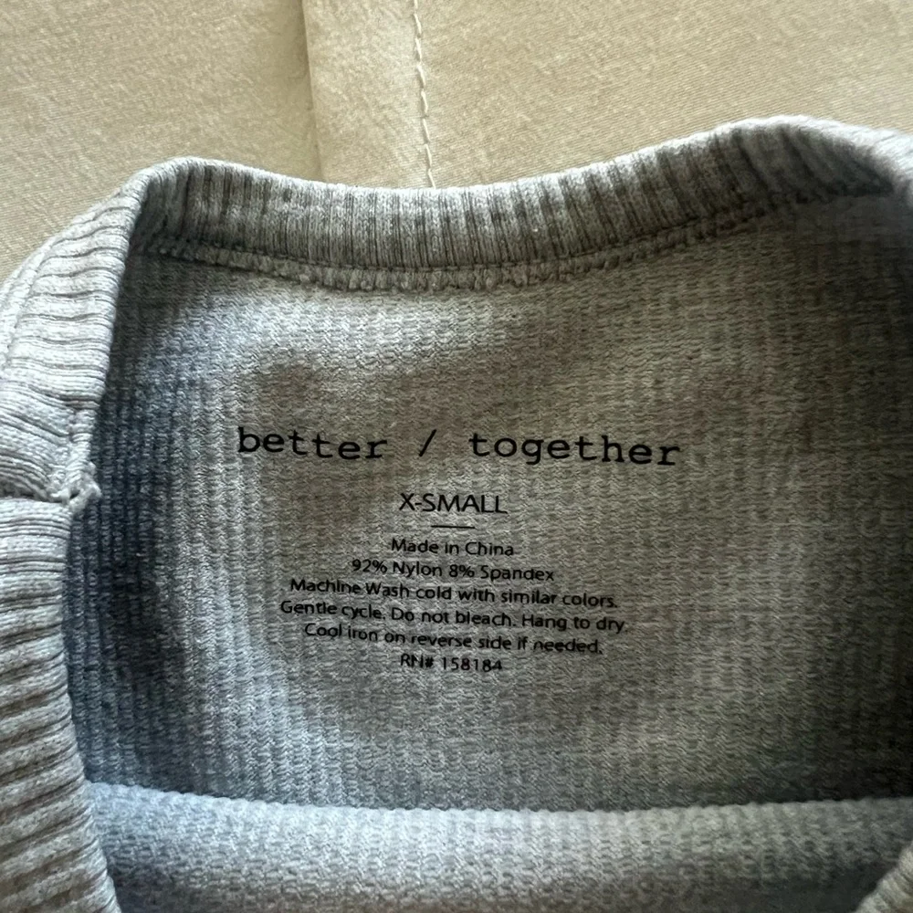 Gray Ribbed Form Fitting T - Picture 2 of 2